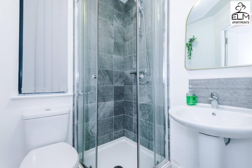 Cozy 1 Bedroom Apartment, Prime Location , Free Parking Manchester Kültér fotó