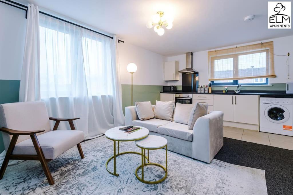 Cozy 1 Bedroom Apartment, Prime Location , Free Parking Manchester Kültér fotó