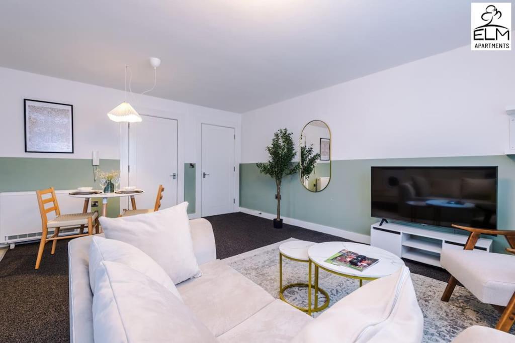 Cozy 1 Bedroom Apartment, Prime Location , Free Parking Manchester Kültér fotó