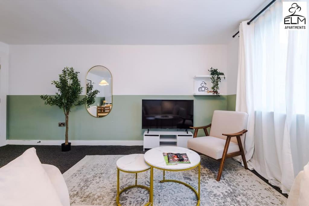 Cozy 1 Bedroom Apartment, Prime Location , Free Parking Manchester Kültér fotó