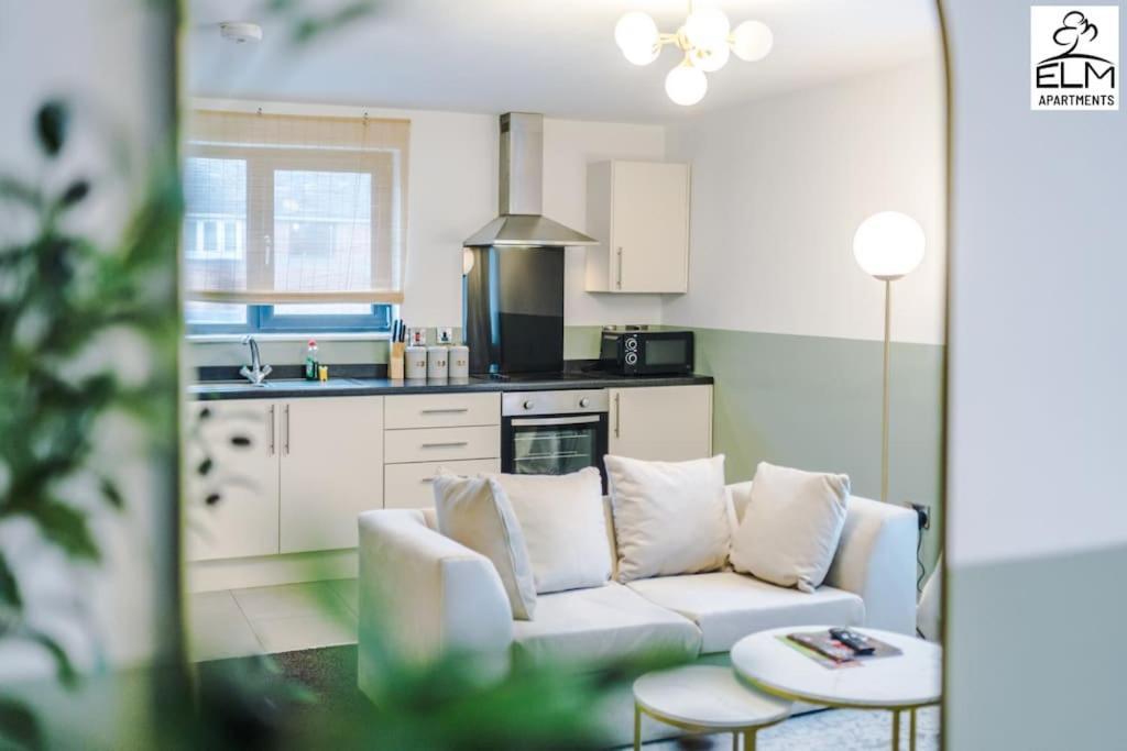 Cozy 1 Bedroom Apartment, Prime Location , Free Parking Manchester Kültér fotó