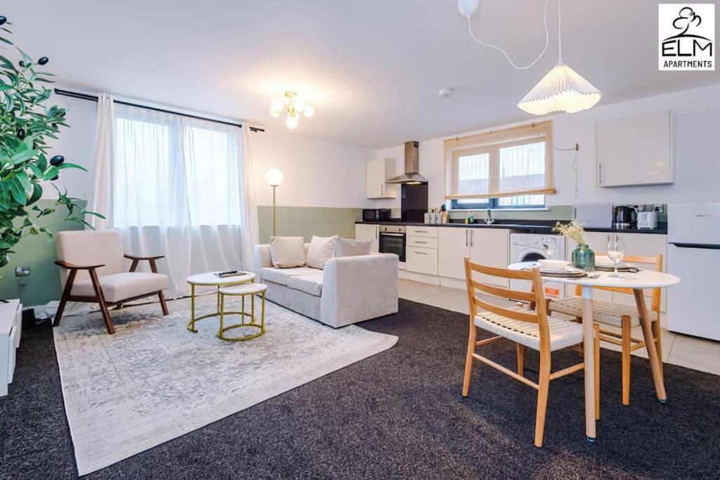 Cozy 1 Bedroom Apartment, Prime Location , Free Parking Manchester Kültér fotó